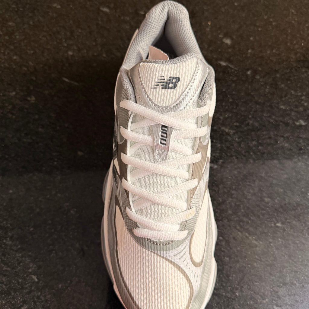 2000 White Grey