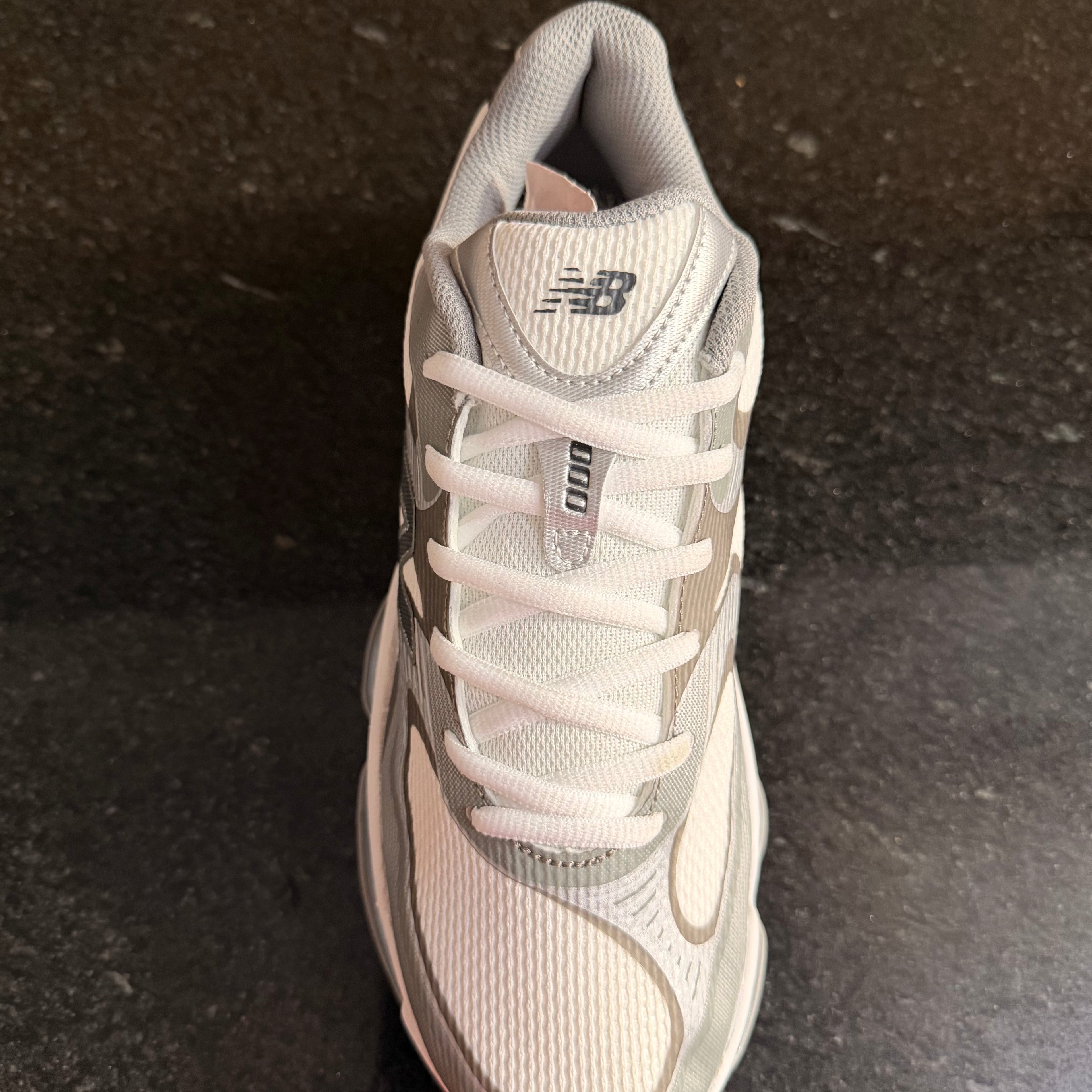 2000 White Grey