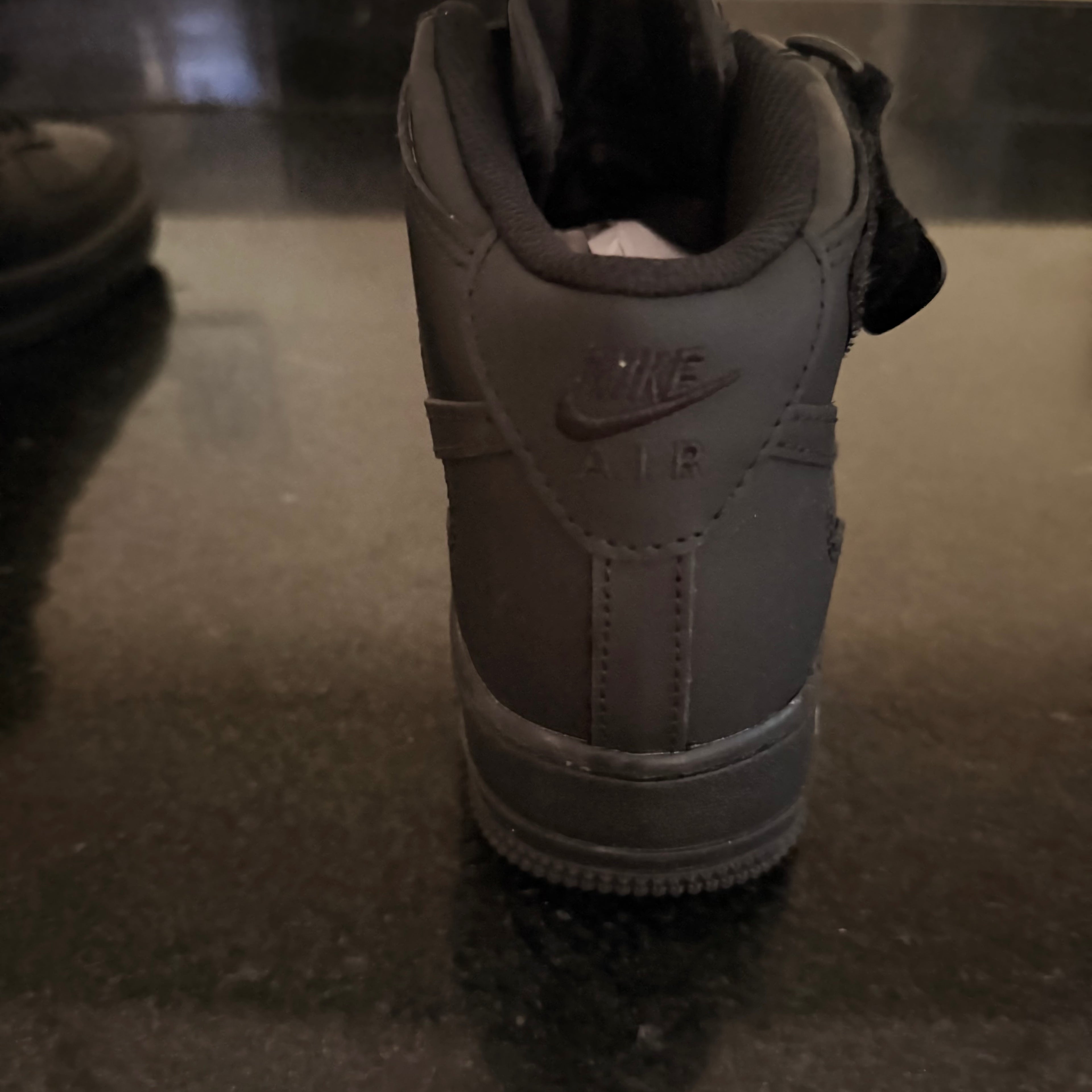 AF1 Mid Black