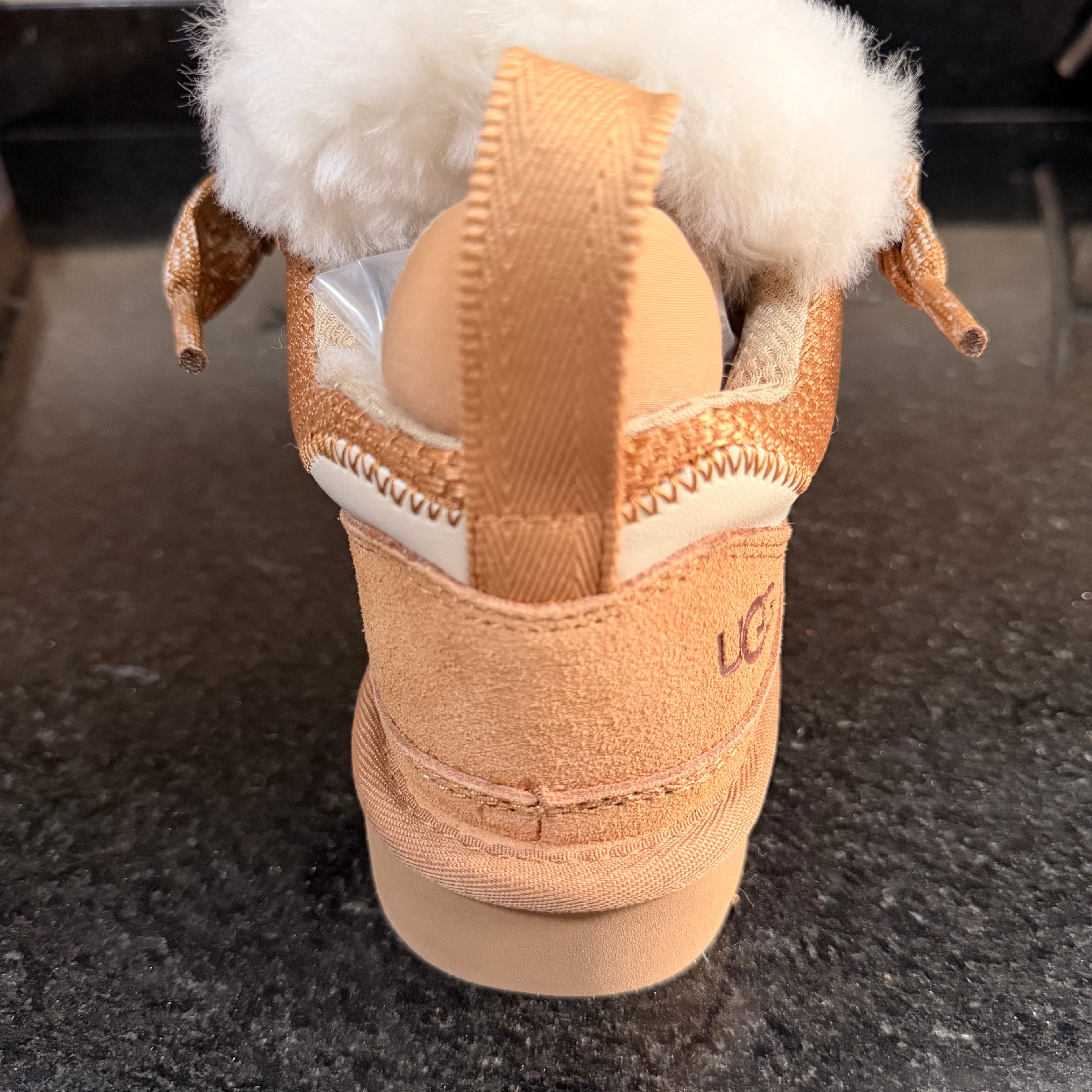 UGG Lowmel Camell