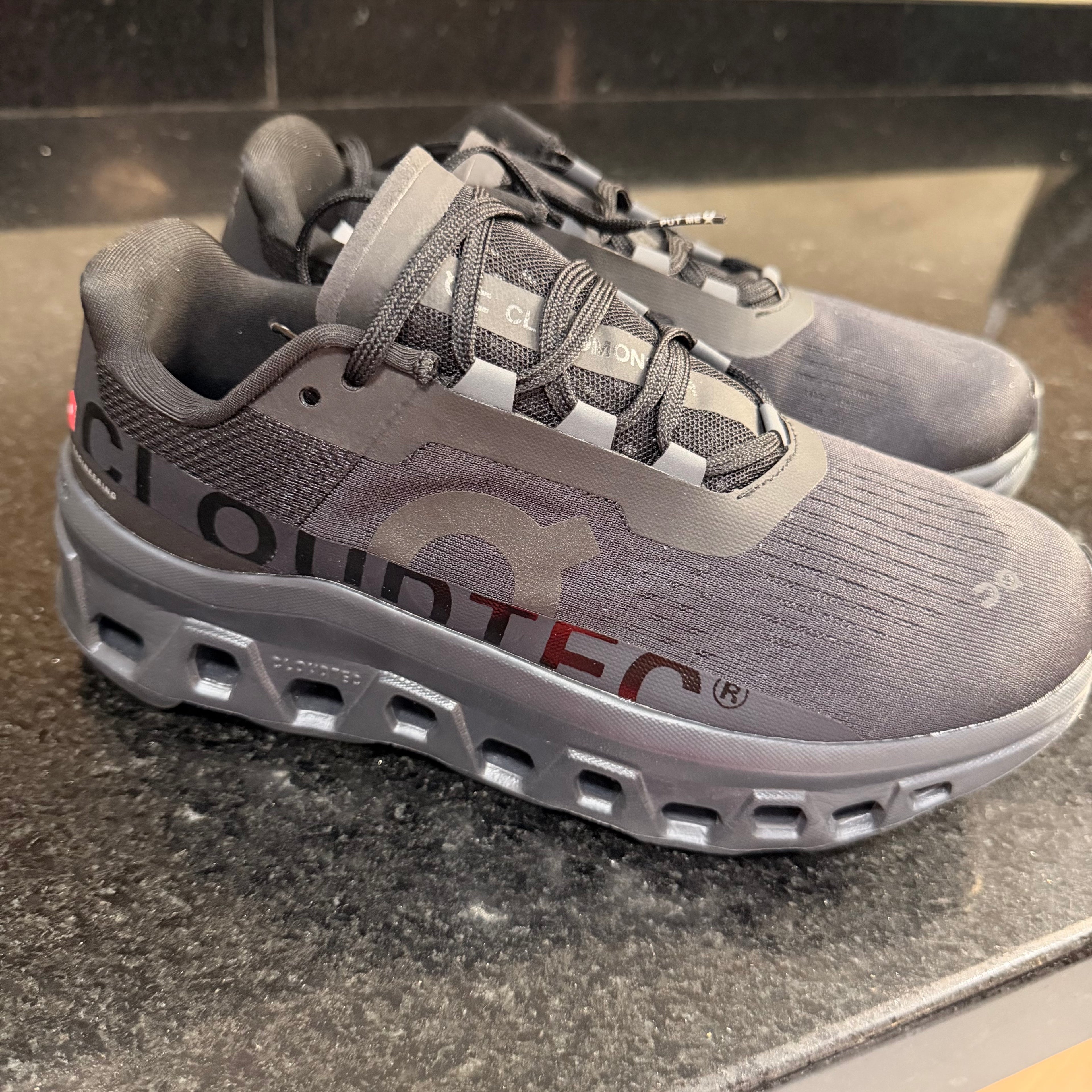 OnCloud Monster Black