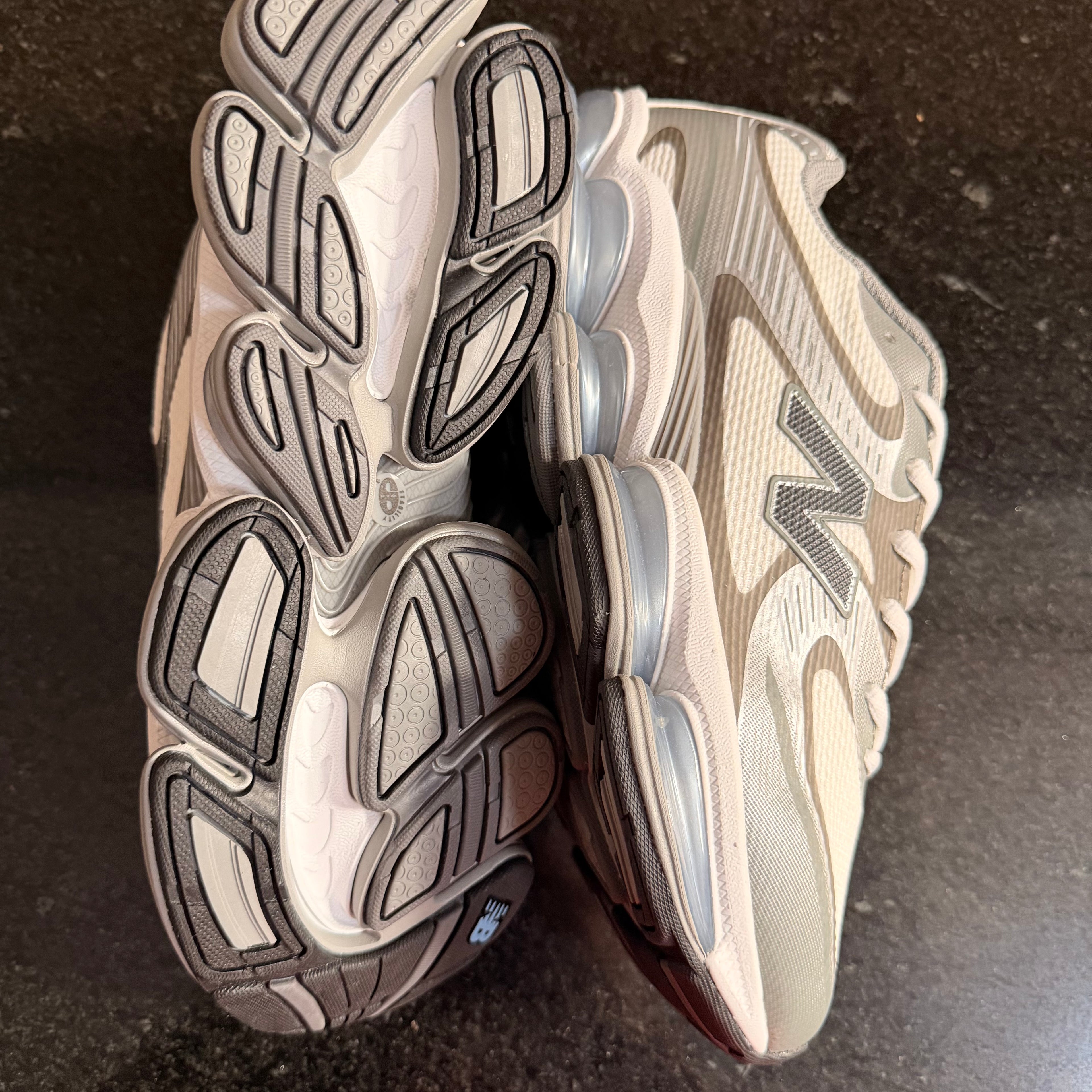 2000 White Grey