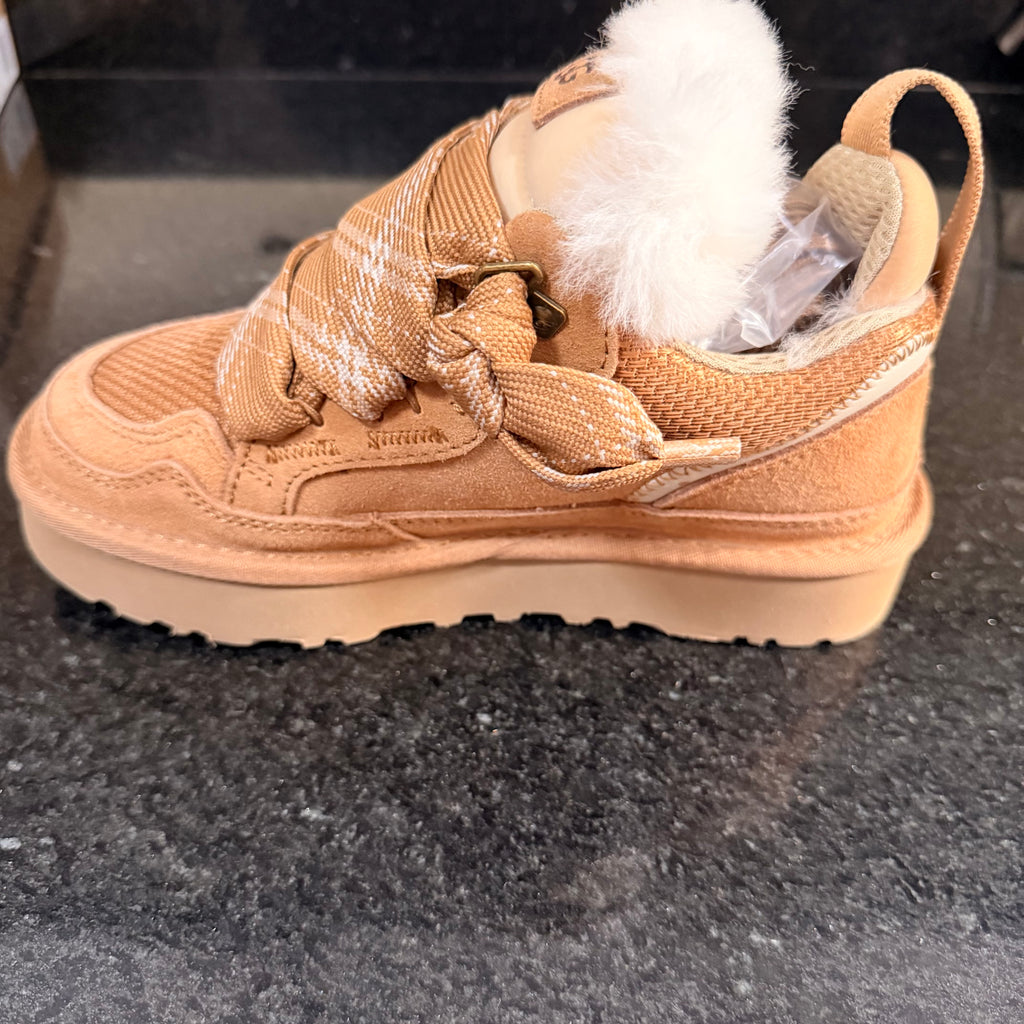 UGG Lowmel Camell