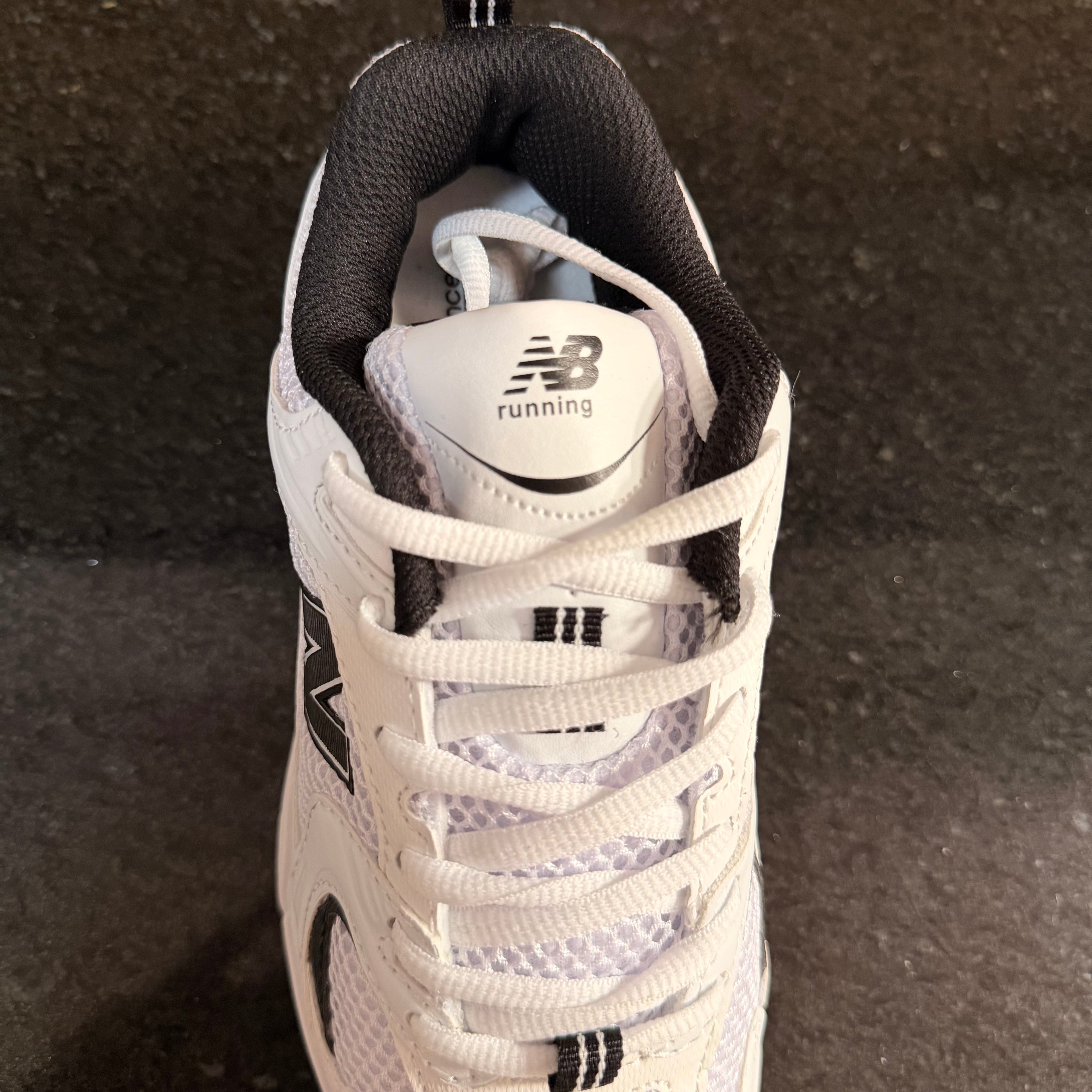 530 white & Black