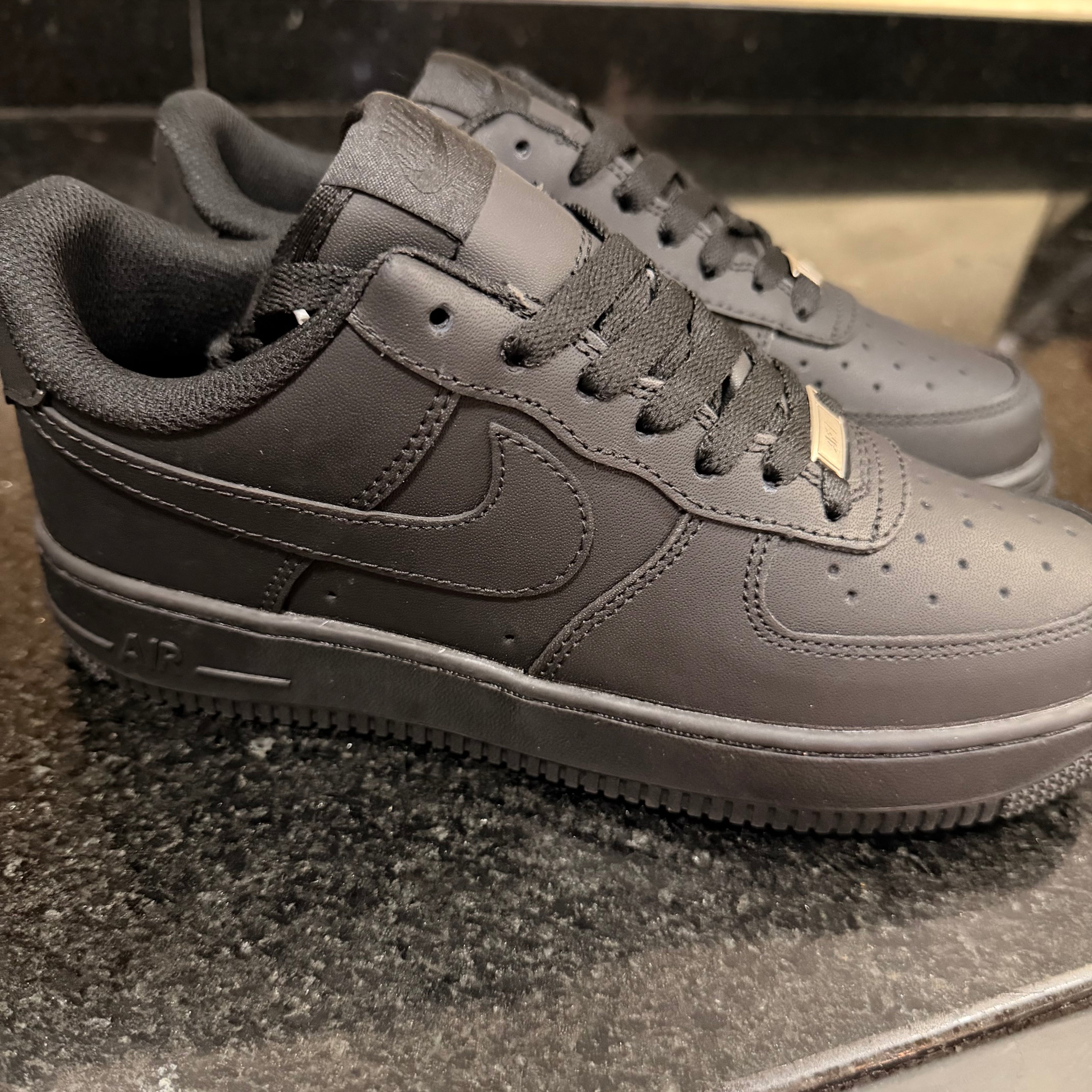 AF1 Low Black
