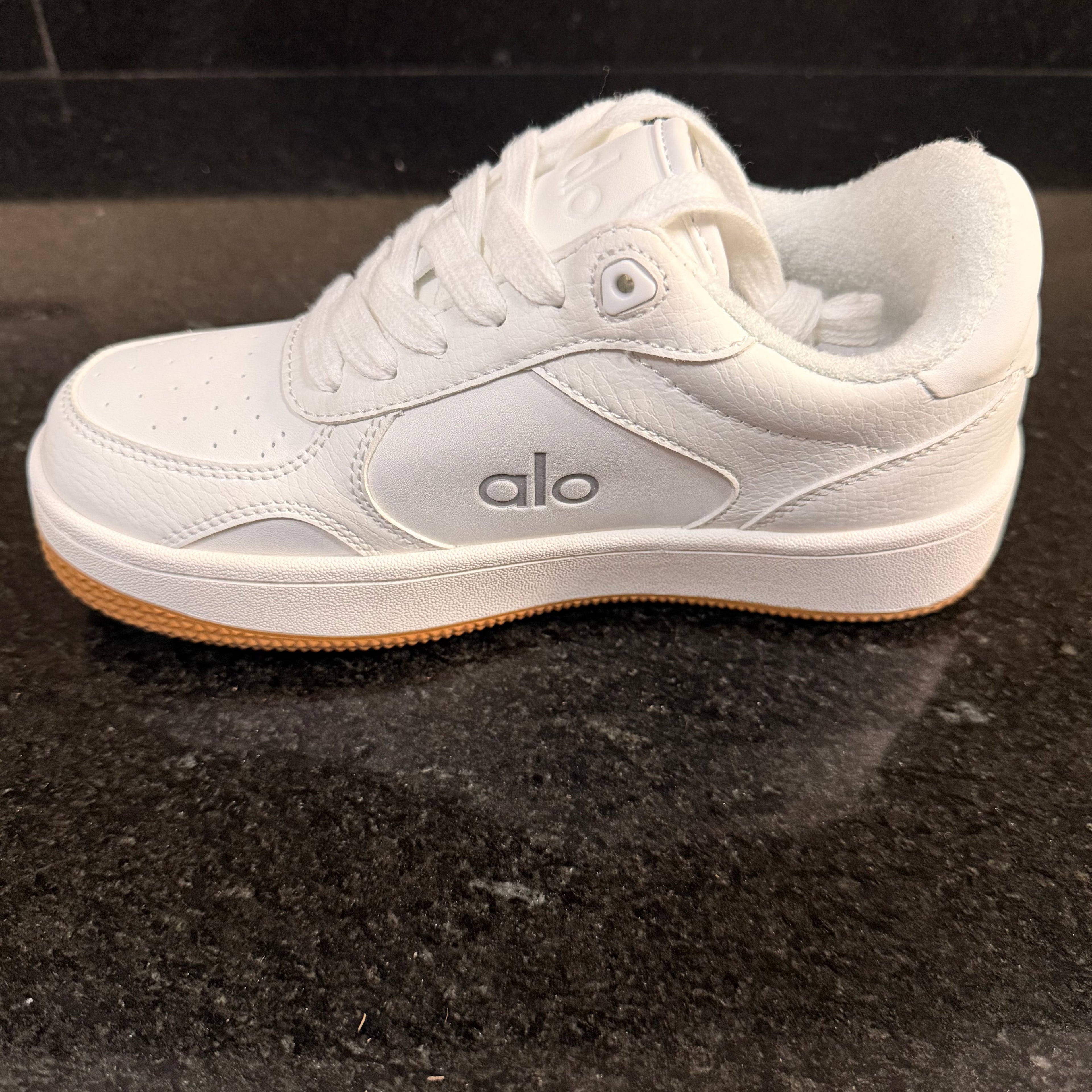ALO Recovery All White