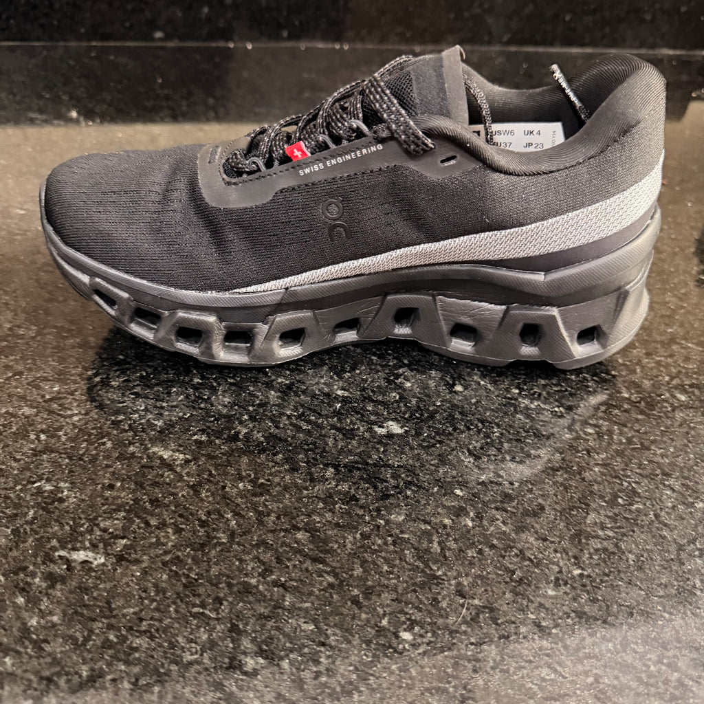 OnCloud Monster All Black