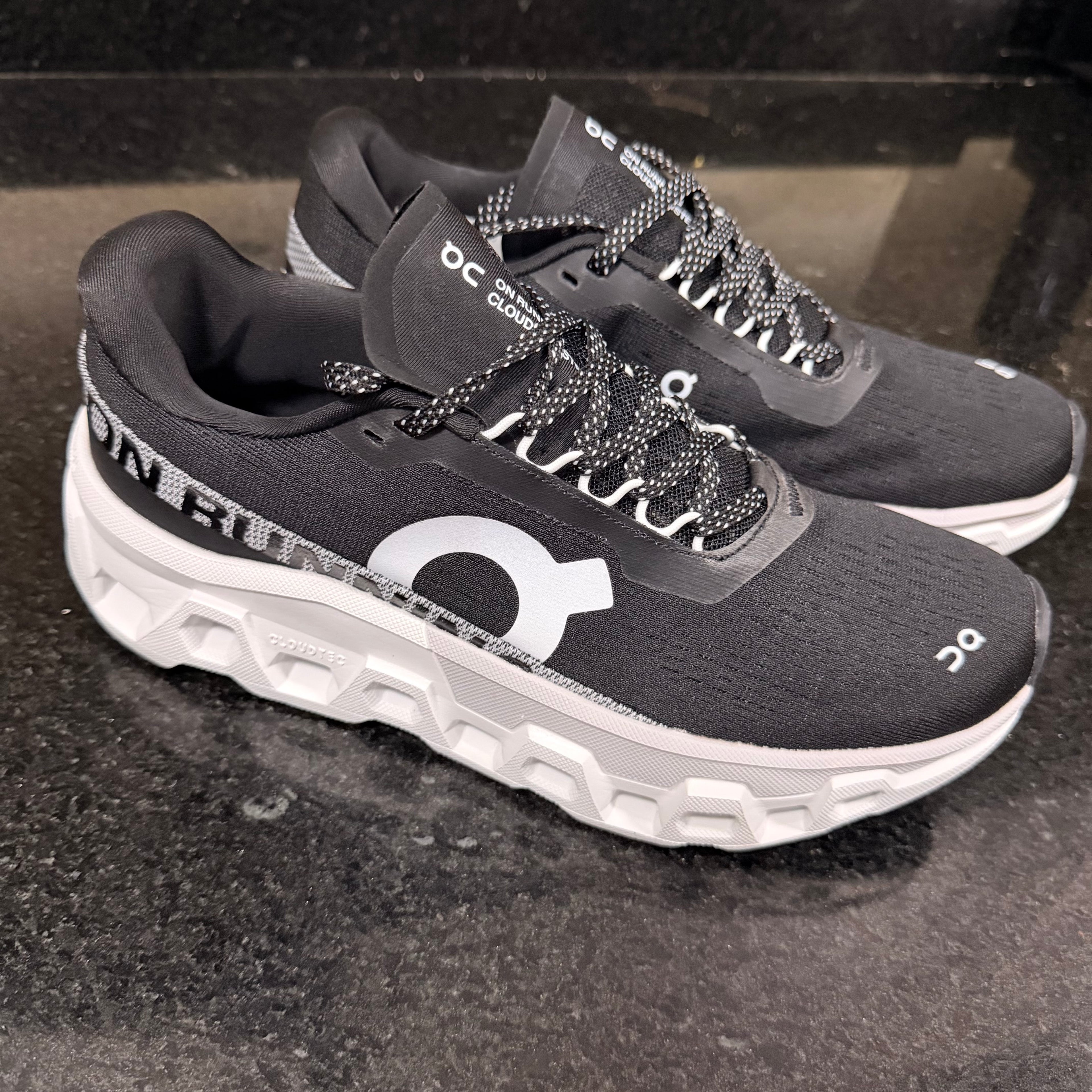 OnCloud Monster Black - White