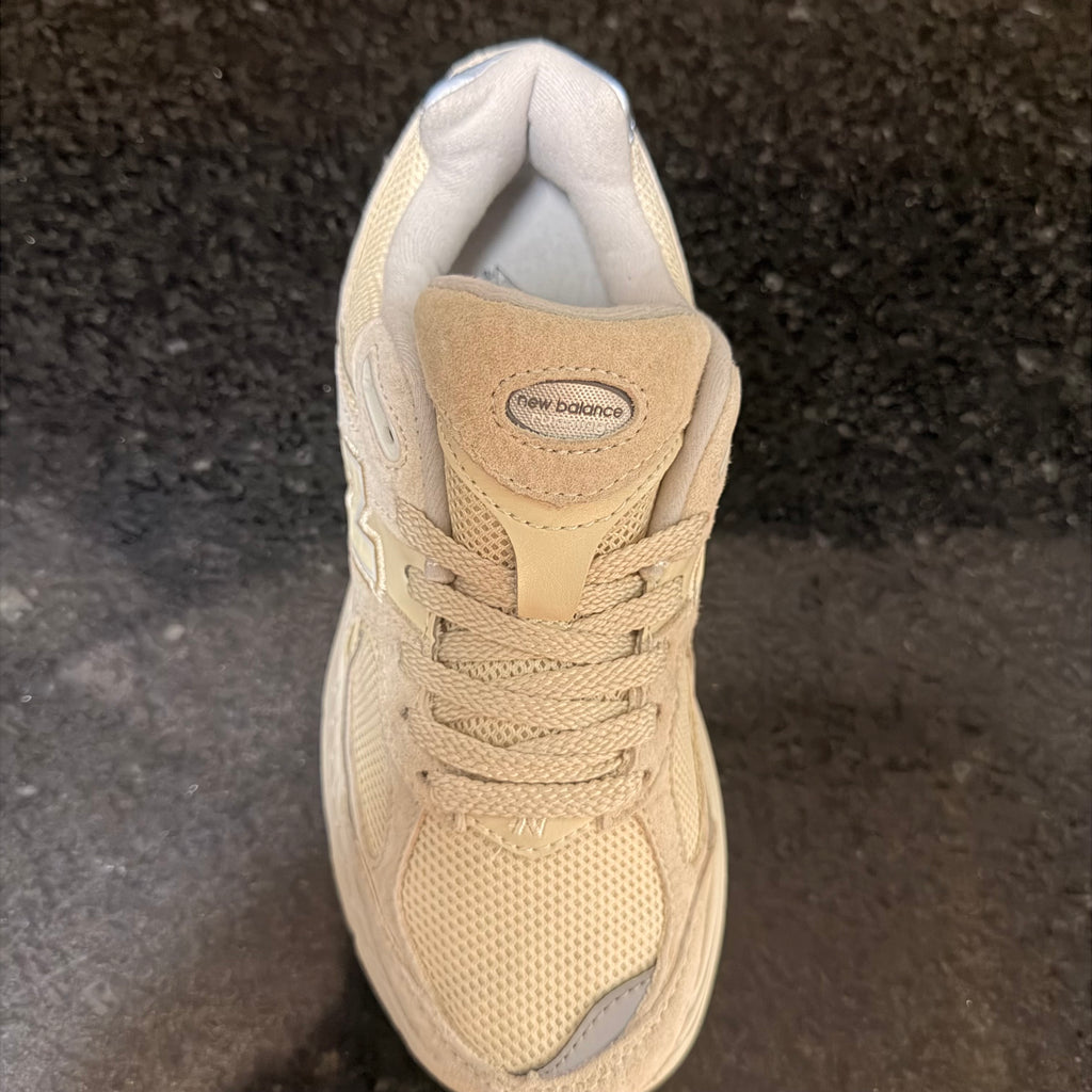 2002R Taupe