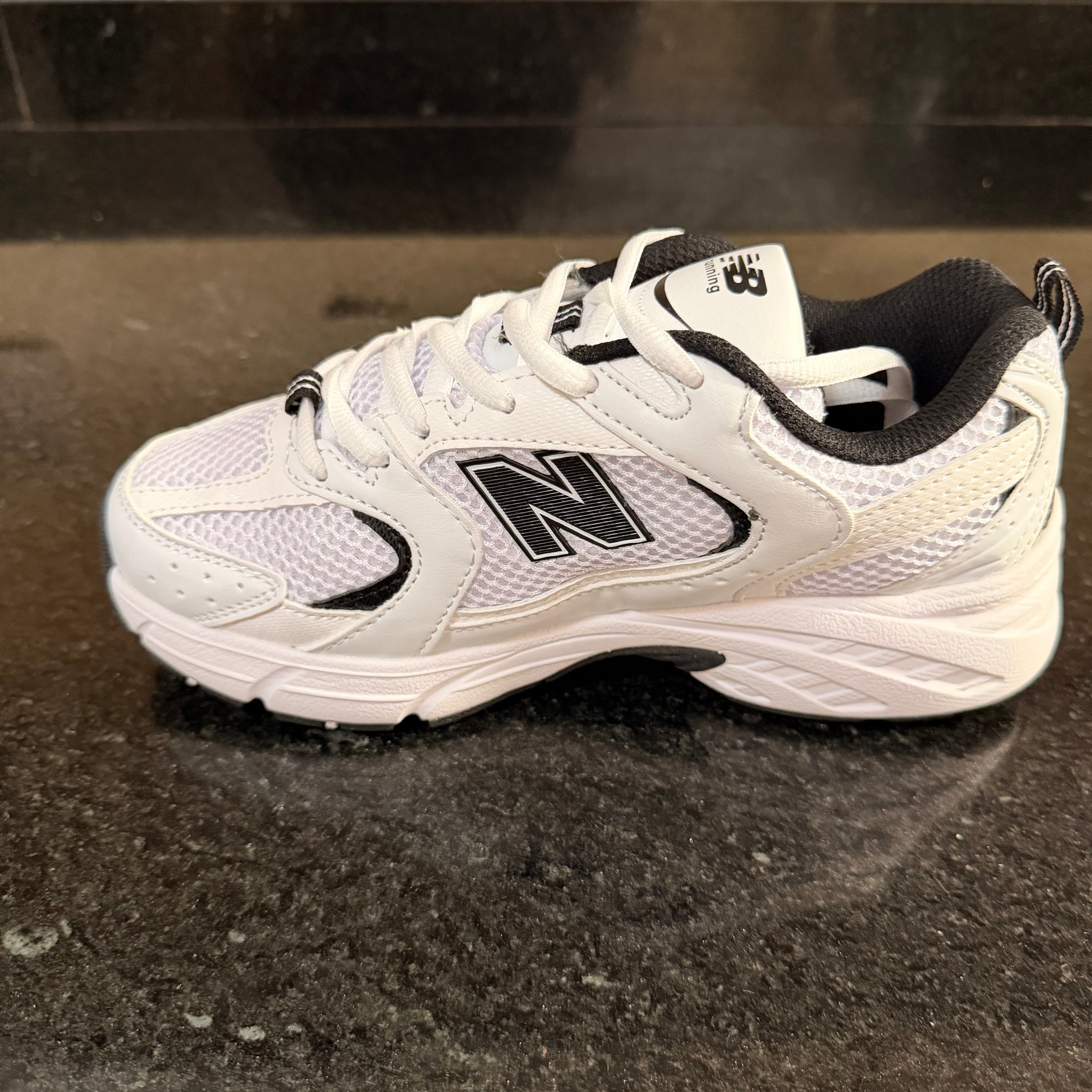 530 white & Black