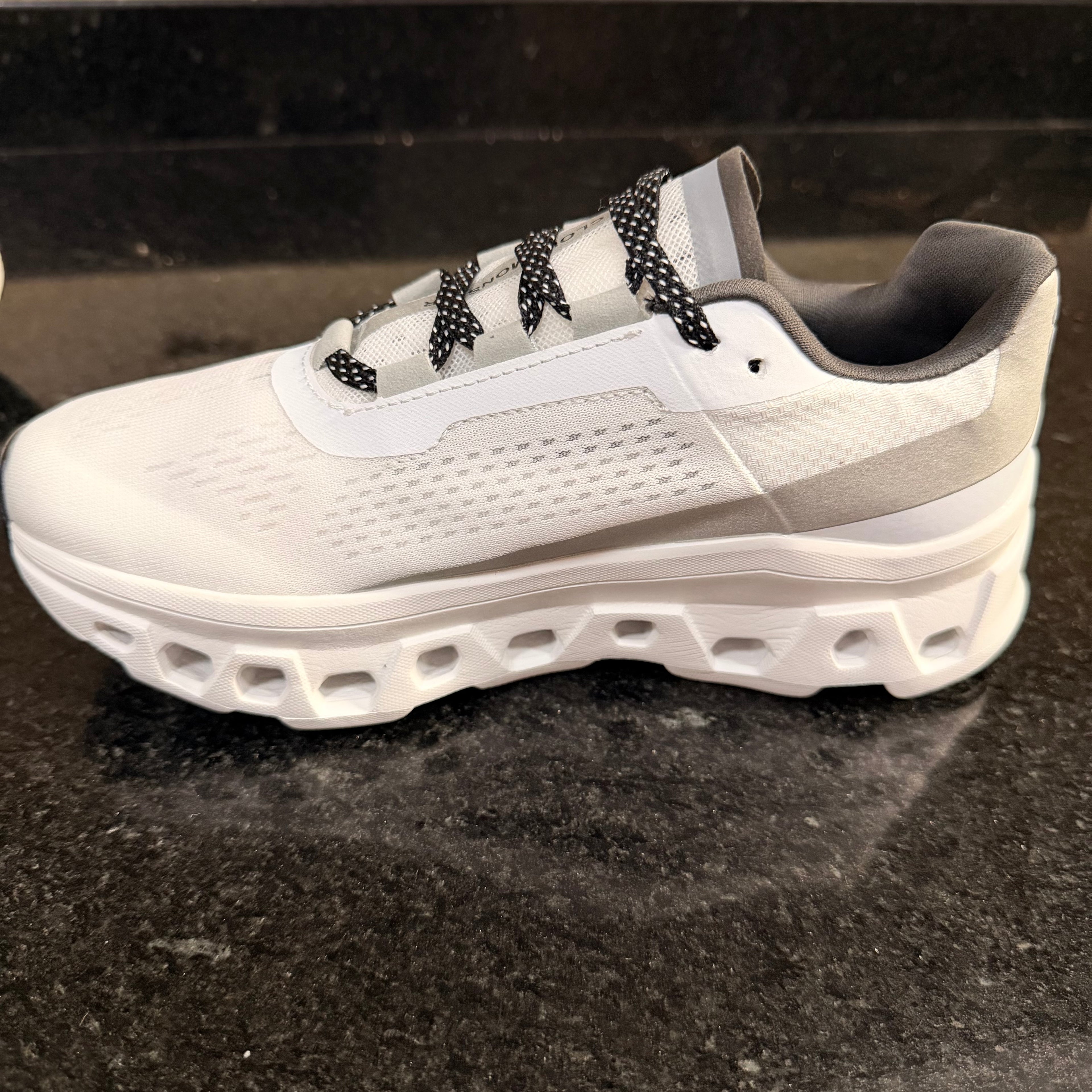 OnCloud Monster White - Black