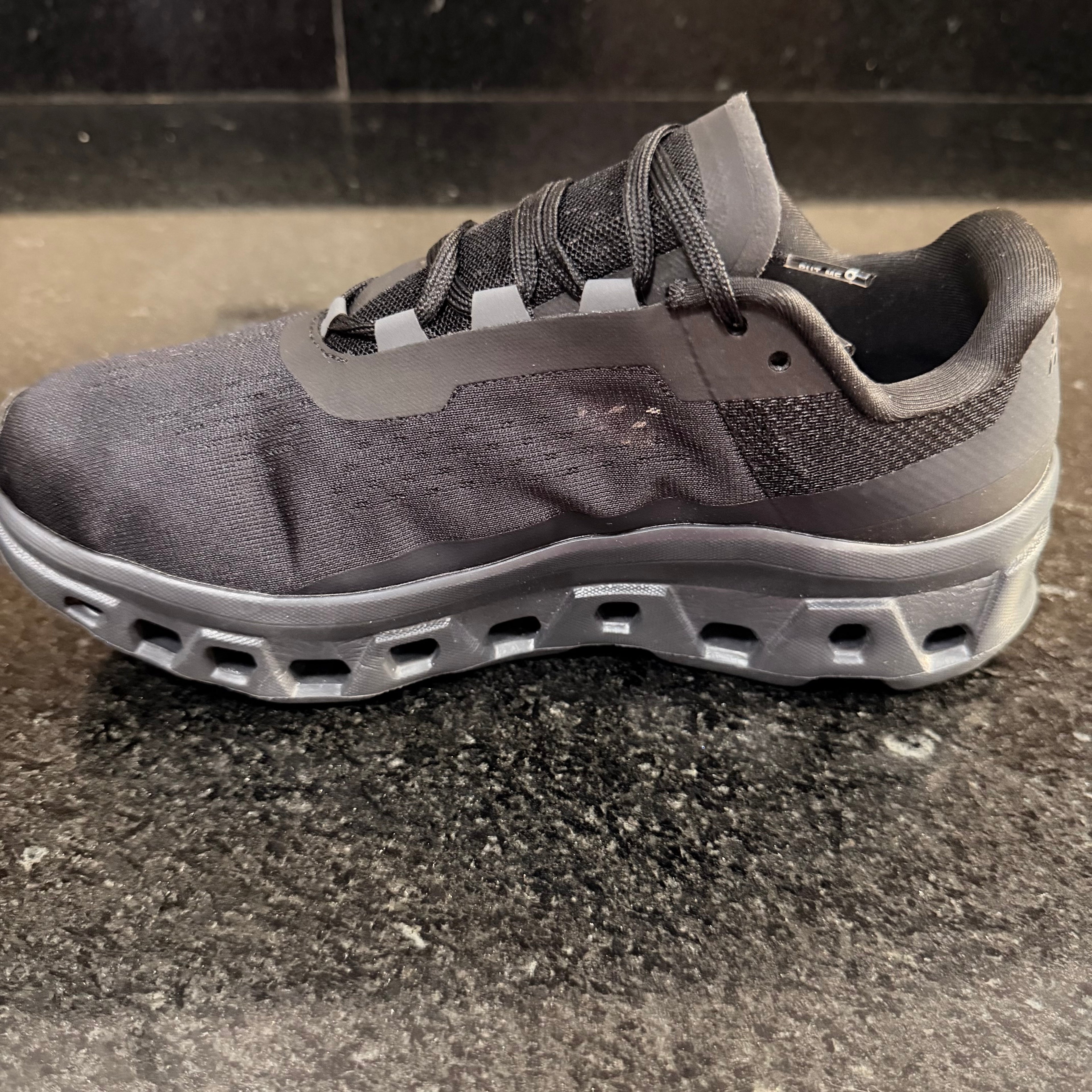 OnCloud Monster Black