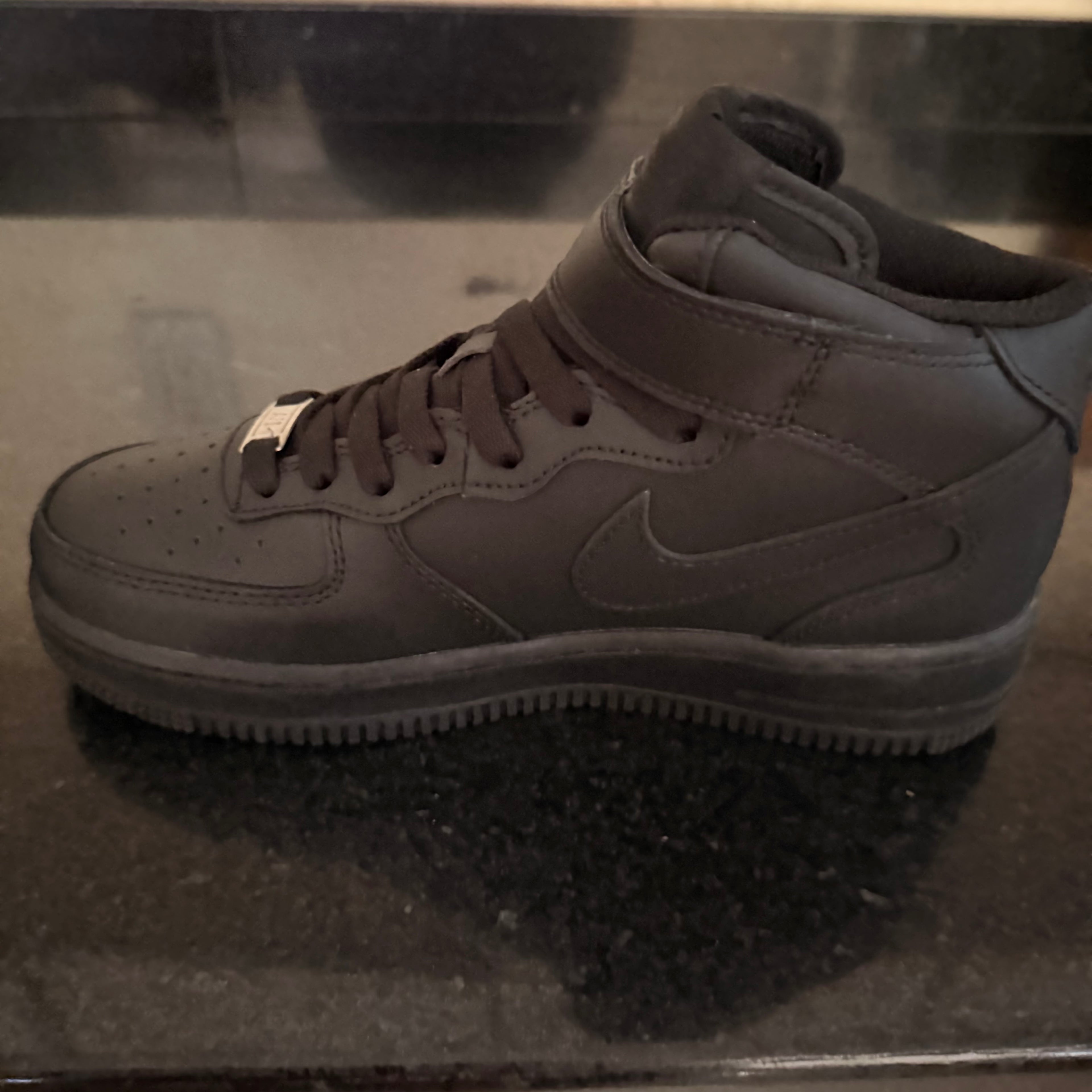AF1 Mid Black