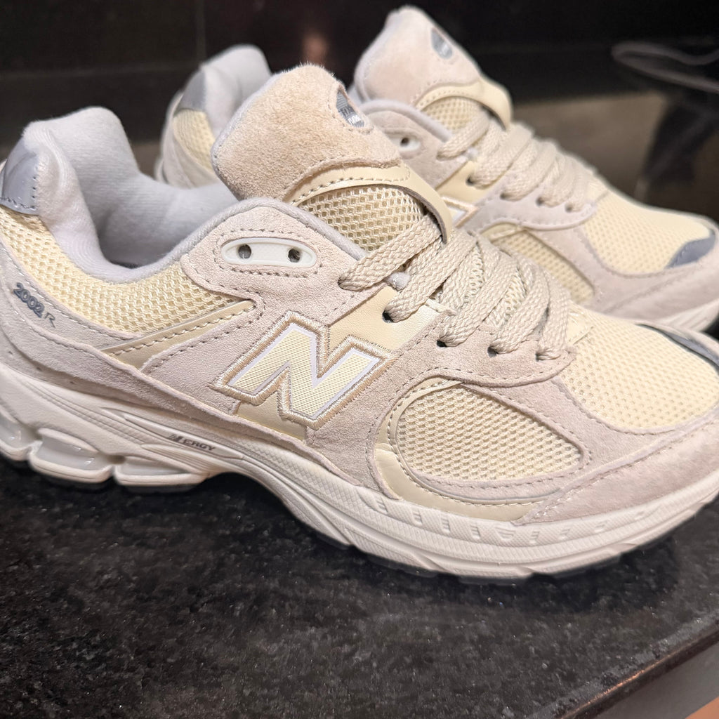 2002R Taupe