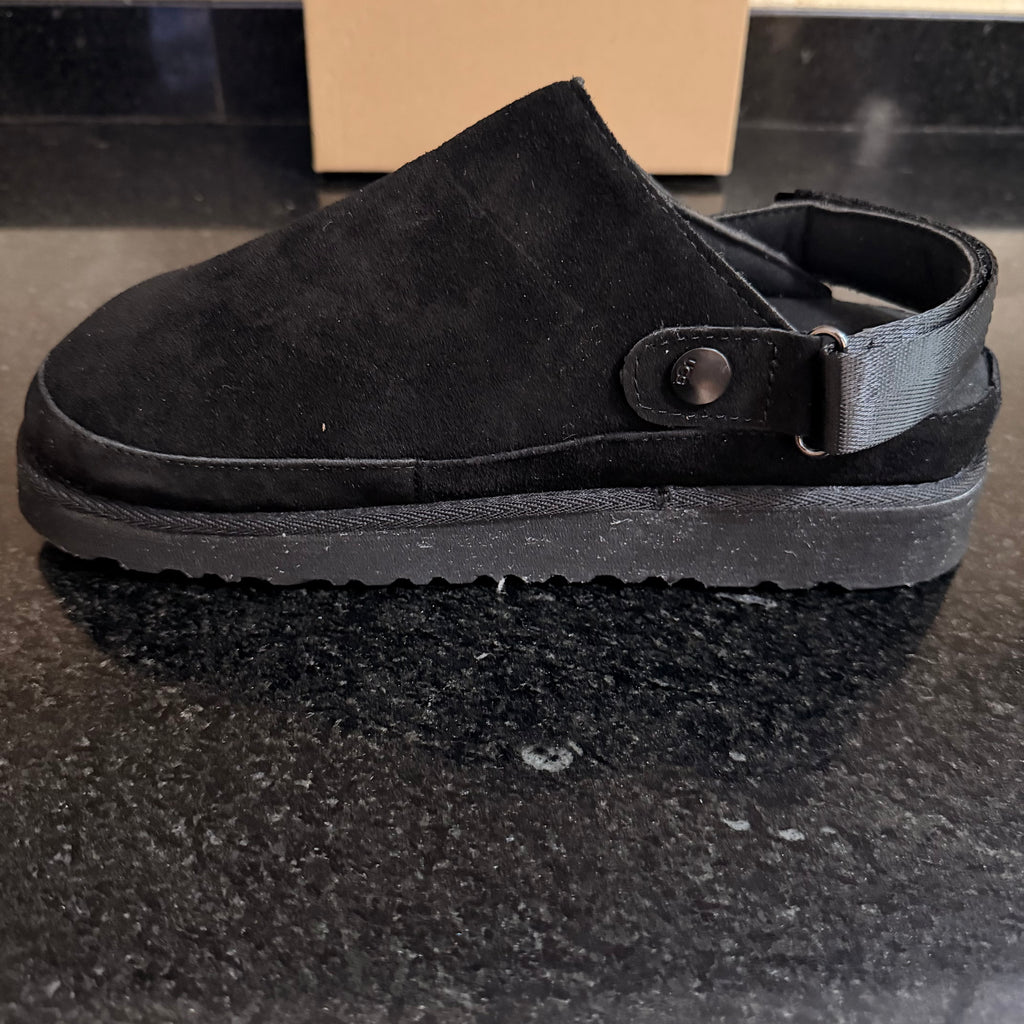 UGG Golden Black