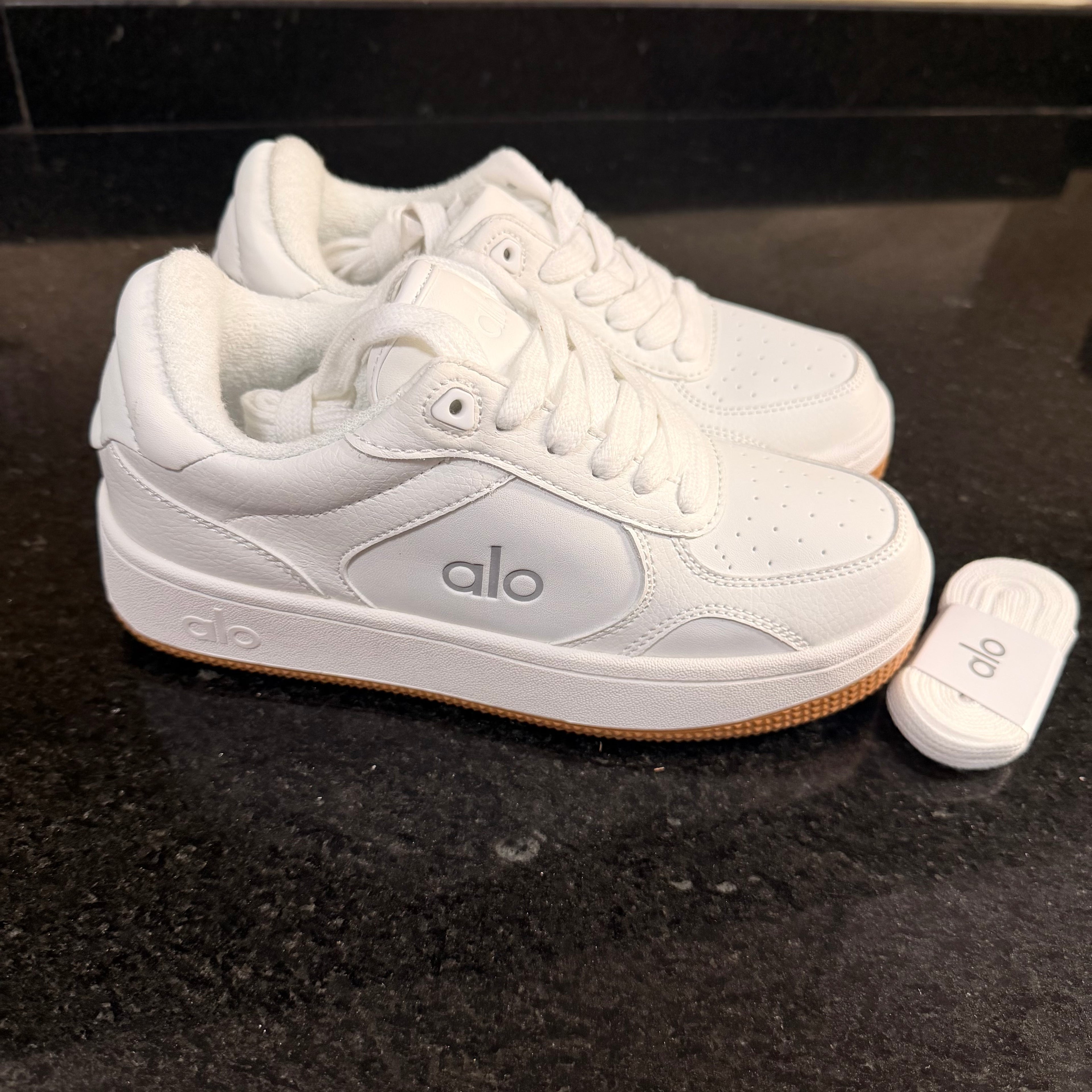 ALO Recovery All White