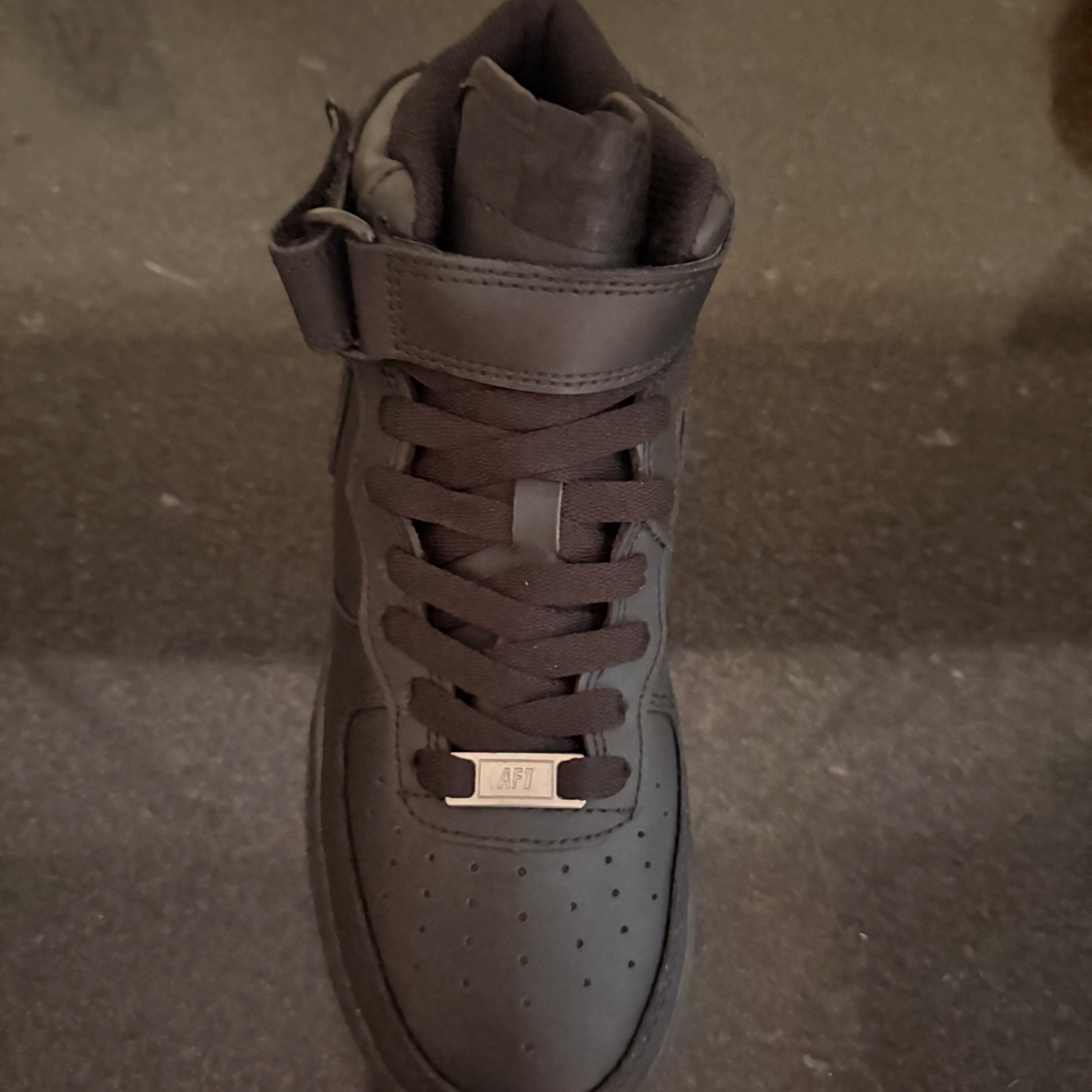 AF1 Mid Black