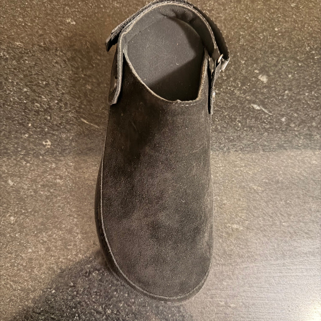 UGG Golden Black