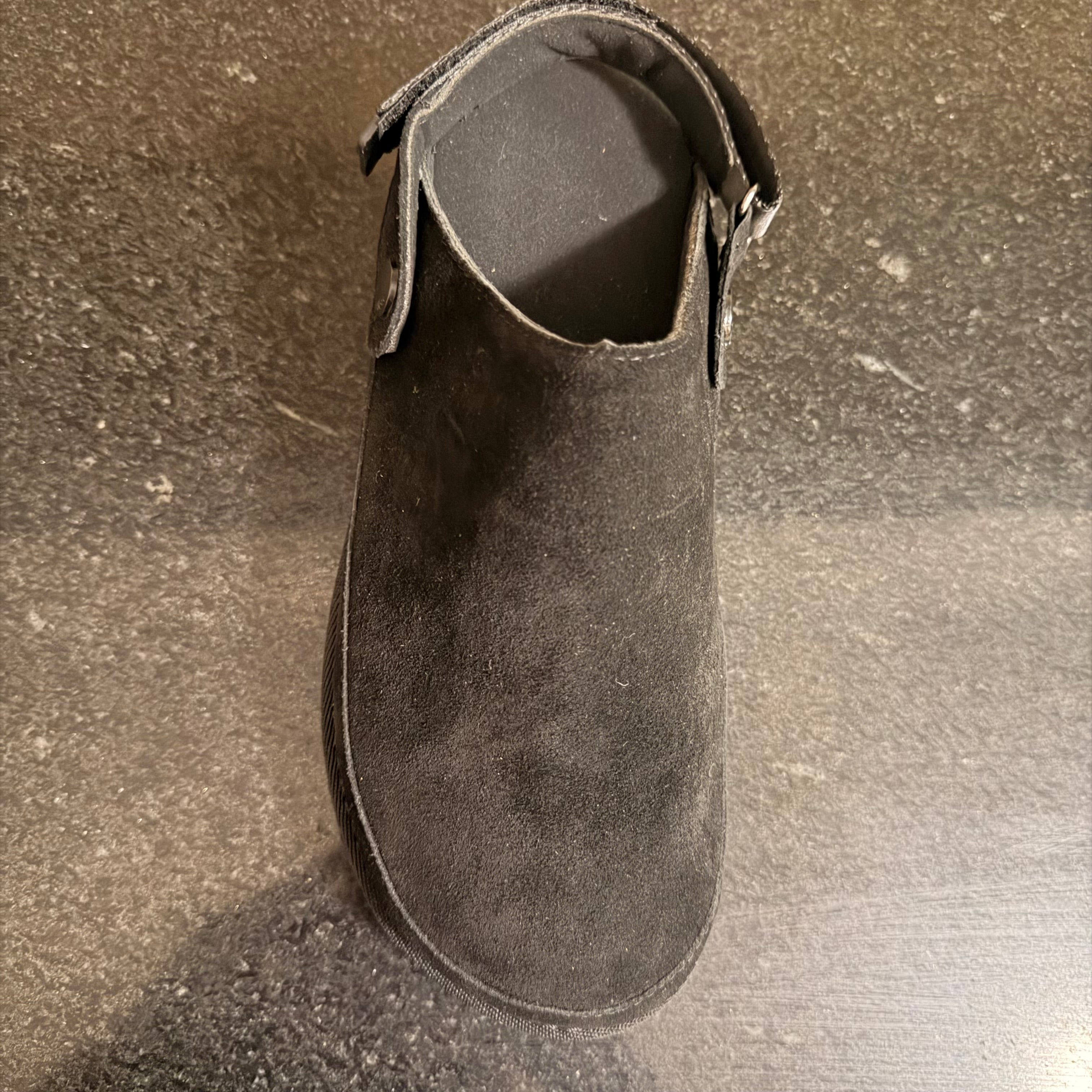 UGG Golden Black