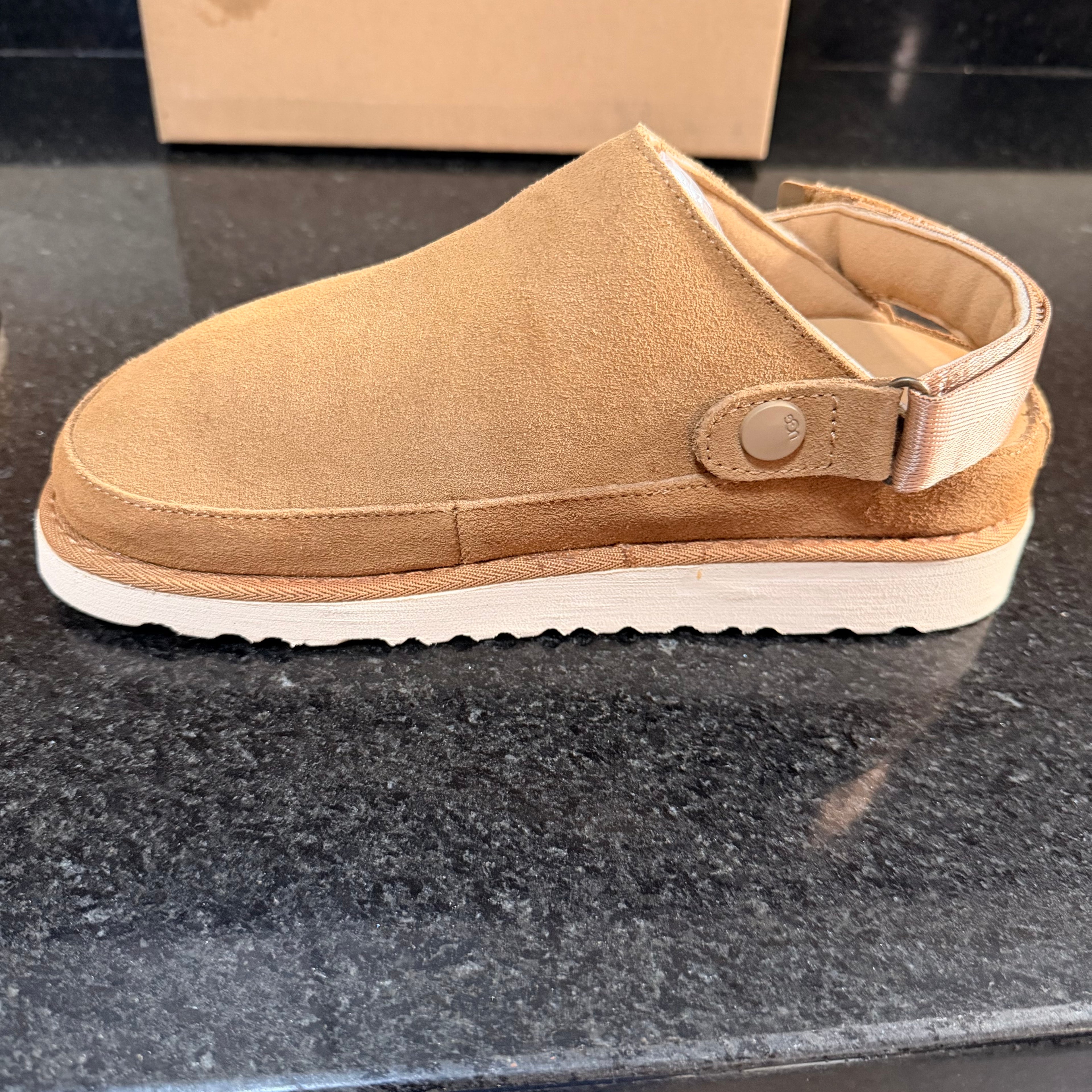 UGG Golden Camell