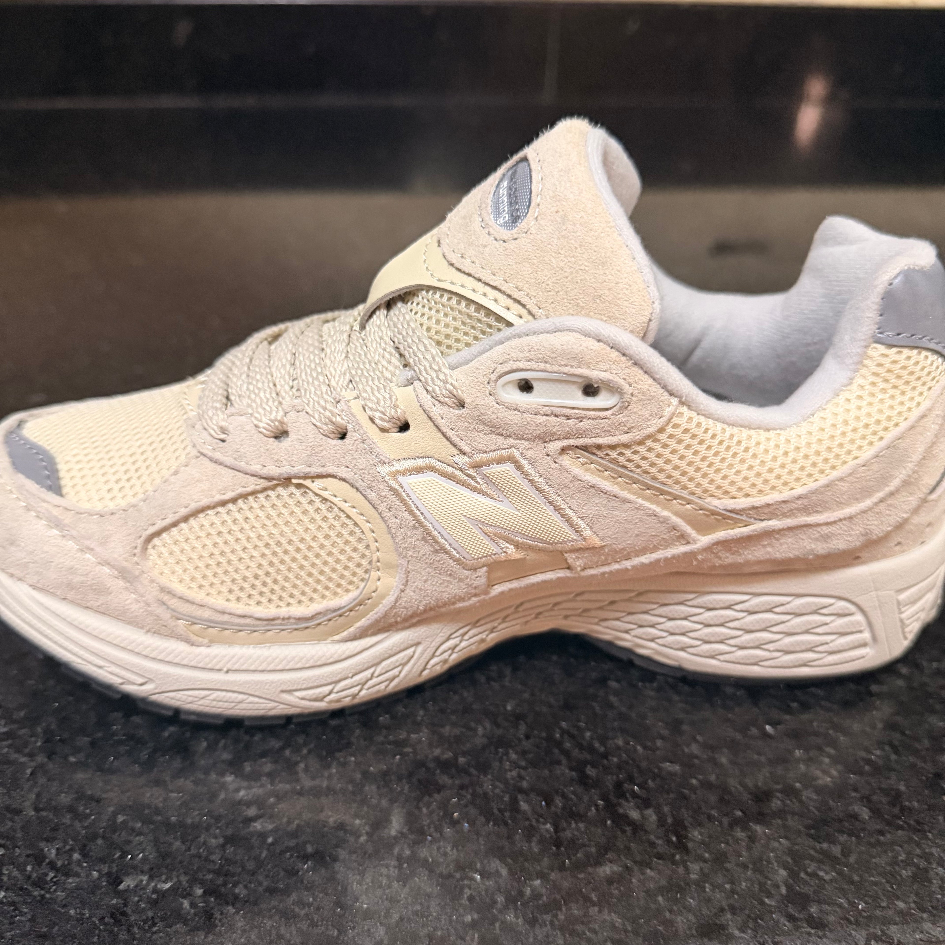 2002R Taupe